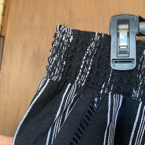 Napa valley striped pull on short w crochet detail linen blend 3X - Picture 7 of 15